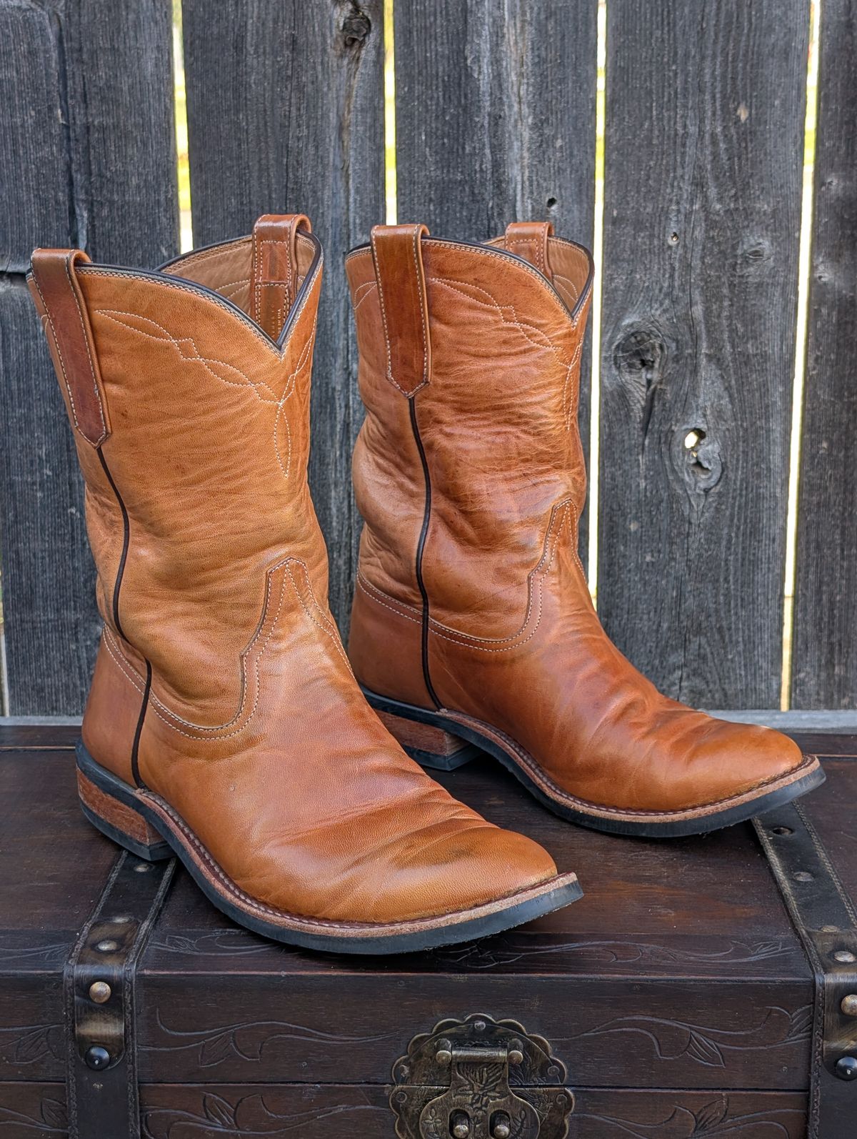 Photo by HealthyPatina on April 5, 2026 of the Rios of Mercedes (designed by Coronado Leather Co.) Roper Boot No.10 in Horween Natural Derby Front Quarter Horsehide.