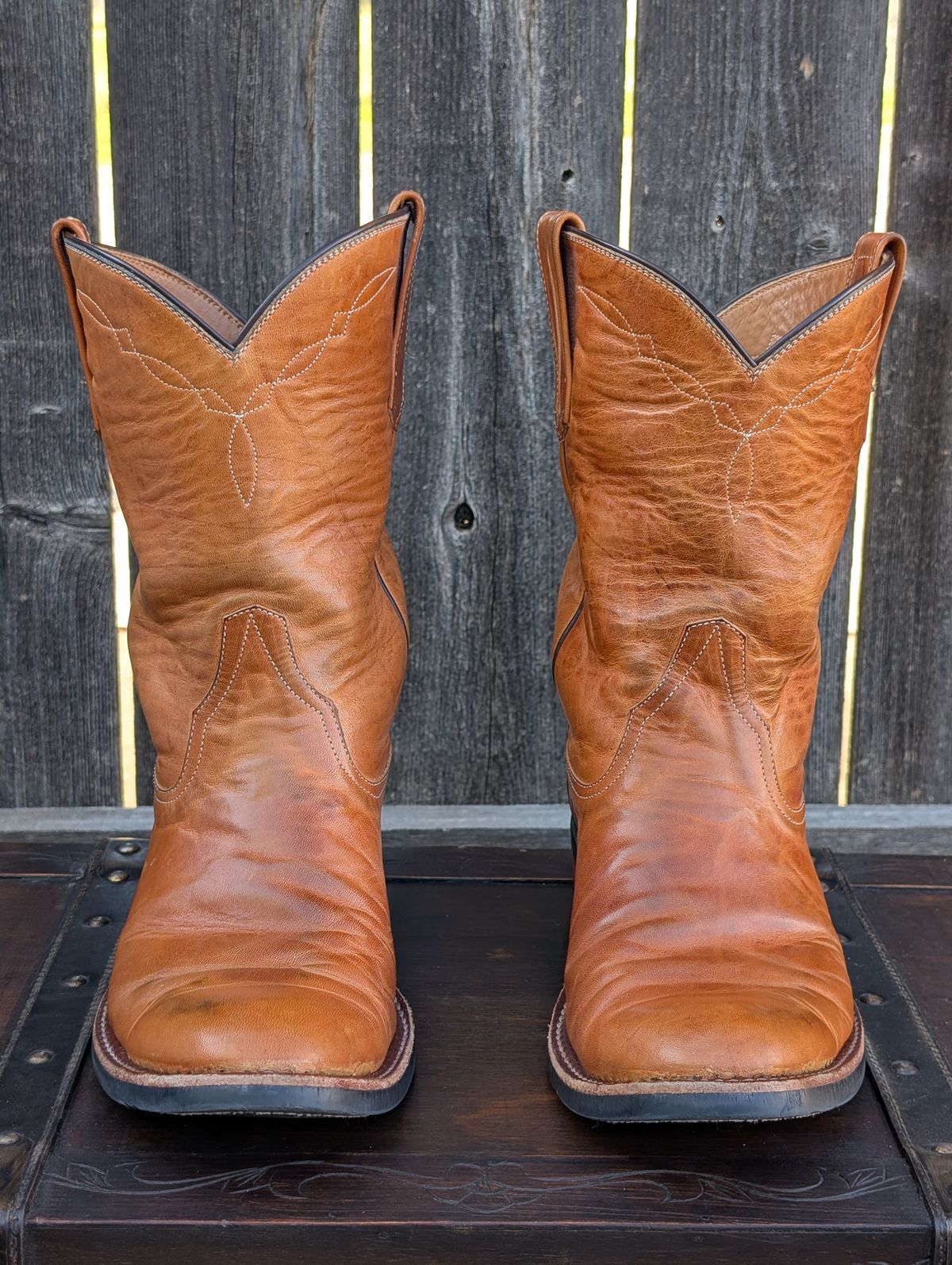 Photo by HealthyPatina on April 5, 2026 of the Rios of Mercedes (designed by Coronado Leather Co.) Roper Boot No.10 in Horween Natural Derby Front Quarter Horsehide.