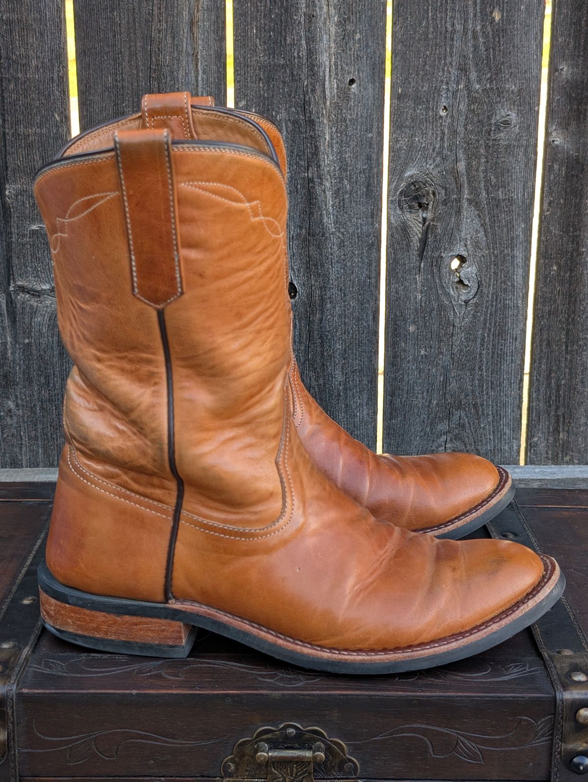 Photo by HealthyPatina on April 5, 2026 of the Rios of Mercedes (designed by Coronado Leather Co.) Roper Boot No.10 in Horween Natural Derby Front Quarter Horsehide.