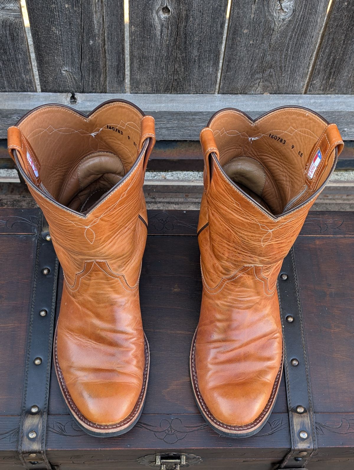 Photo by HealthyPatina on April 5, 2026 of the Rios of Mercedes (designed by Coronado Leather Co.) Roper Boot No.10 in Horween Natural Derby Front Quarter Horsehide.