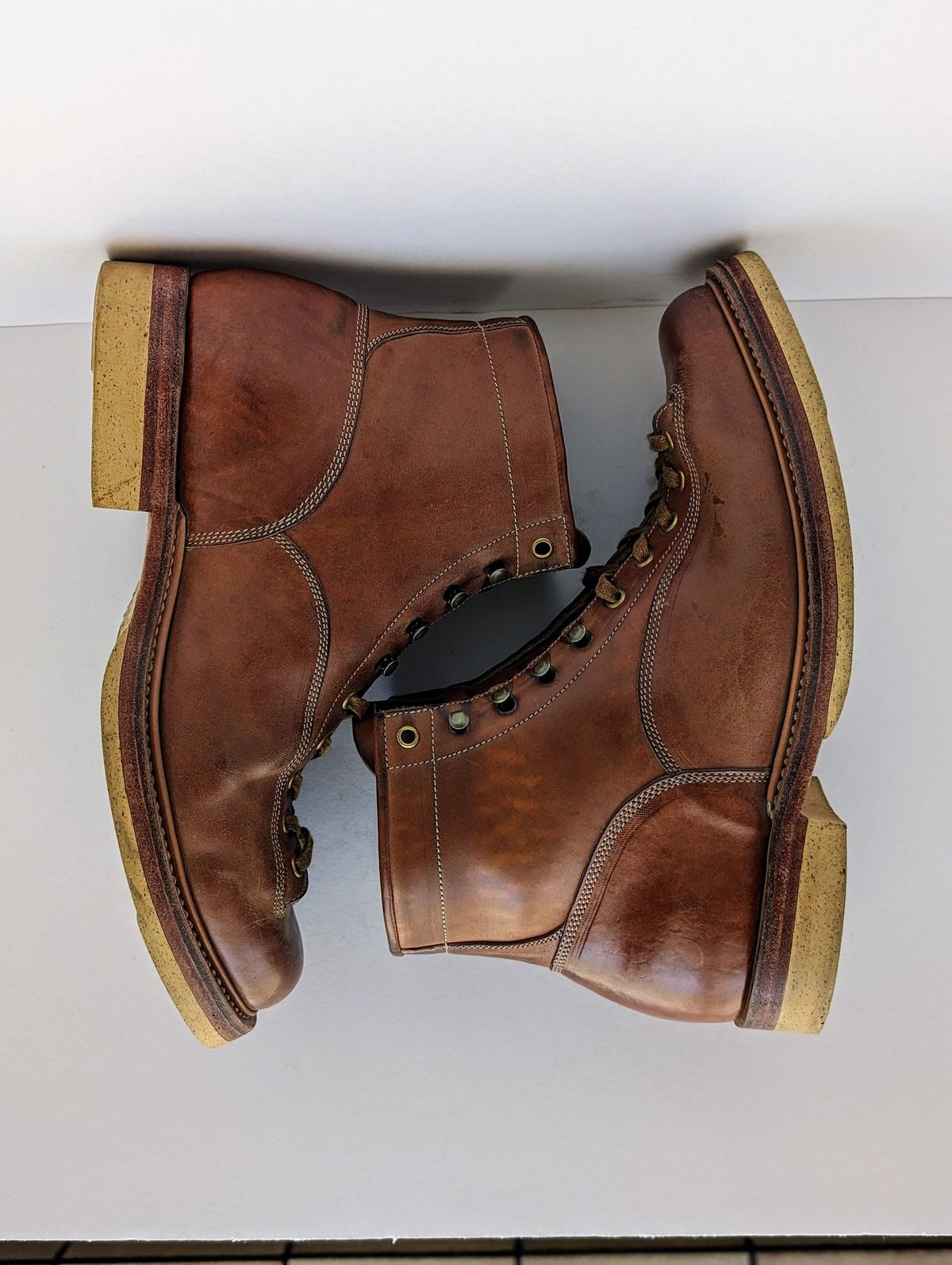 Photo by HealthyPatina on April 5, 2024 of the Sagara x S&S Valiant Boot in Conceria Cloe Crust Horsebutt.