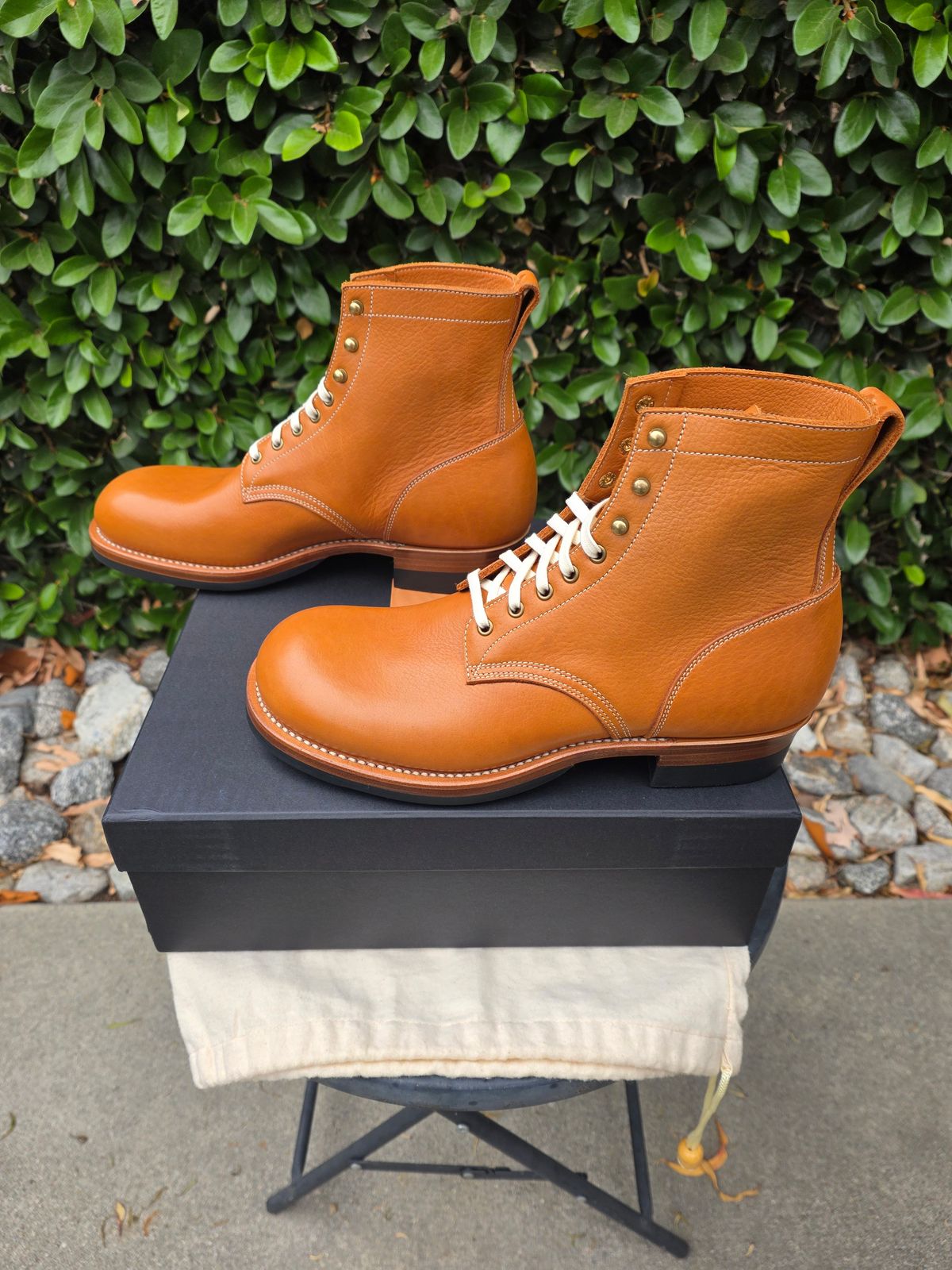 Photo by kananaios on June 6, 2026 of the JohnnyWorks 24616 in Smooth Tobacco Yak.