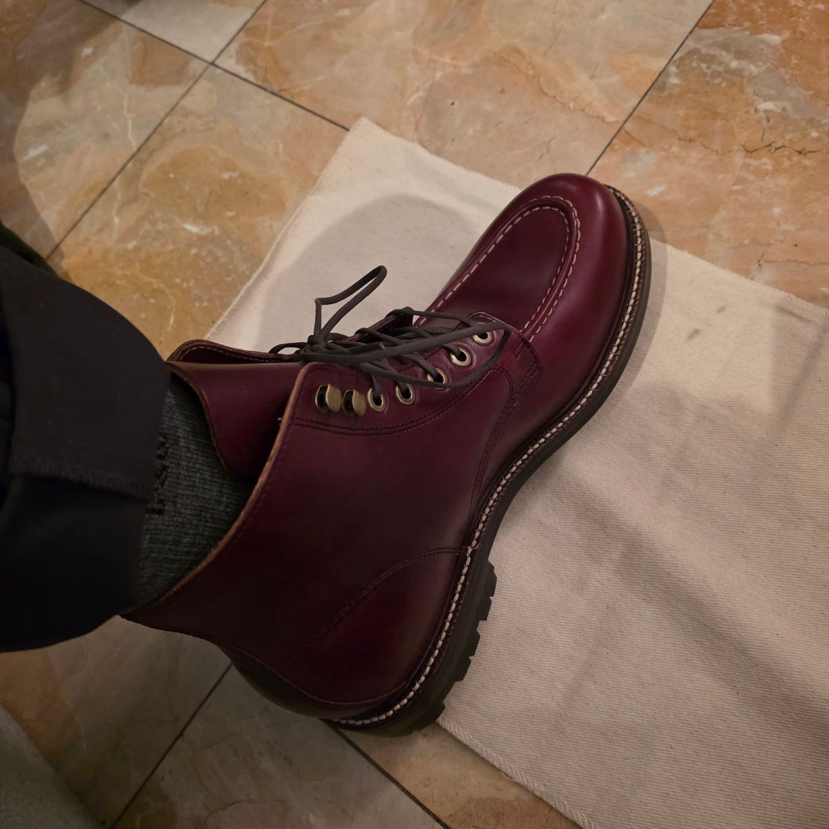 Photo by kananaios on December 25, 2025 of the Grant Stone Brass Boot in Horween Color 8 Chromexcel.