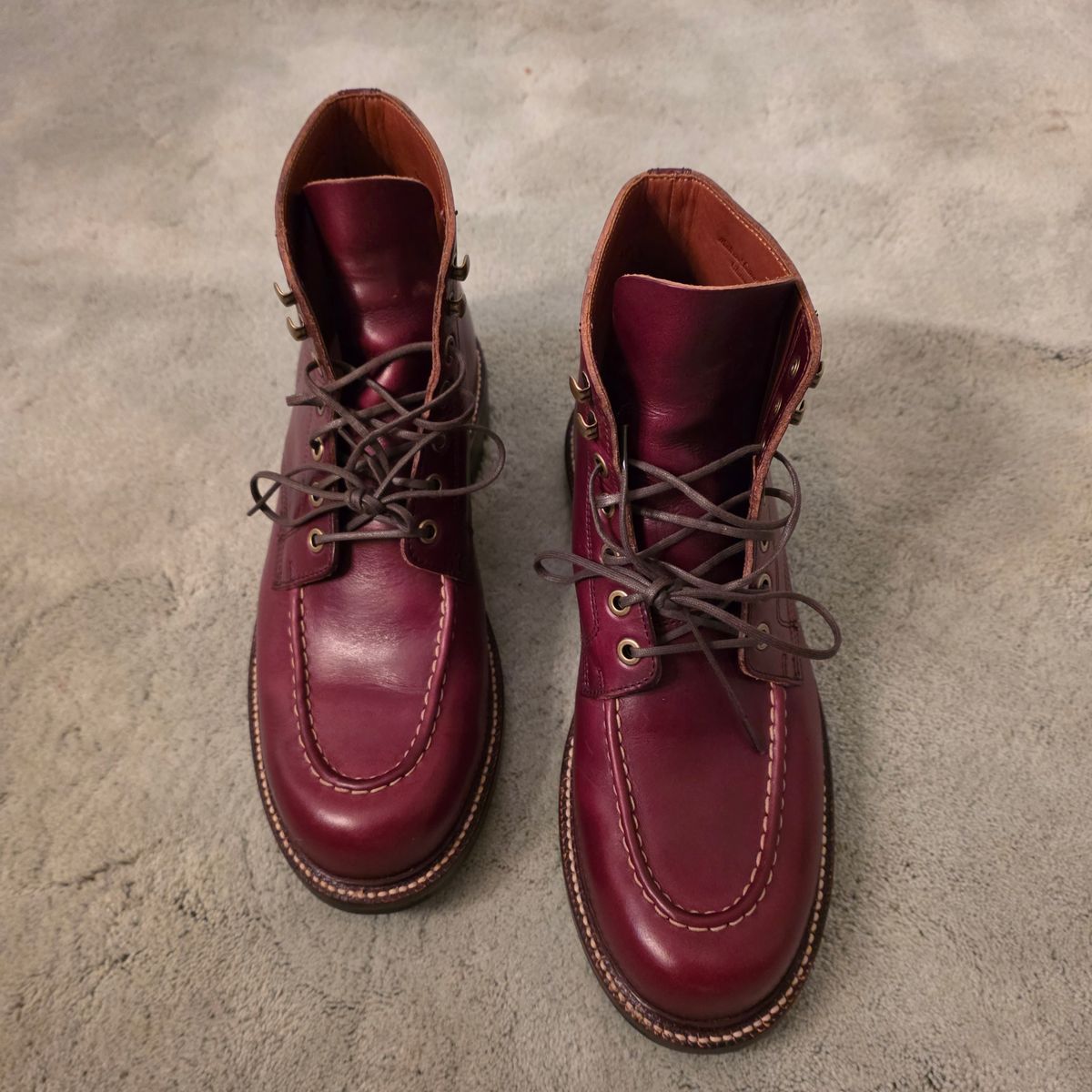 Photo by kananaios on December 27, 2025 of the Grant Stone Brass Boot in Horween Color 8 Chromexcel.