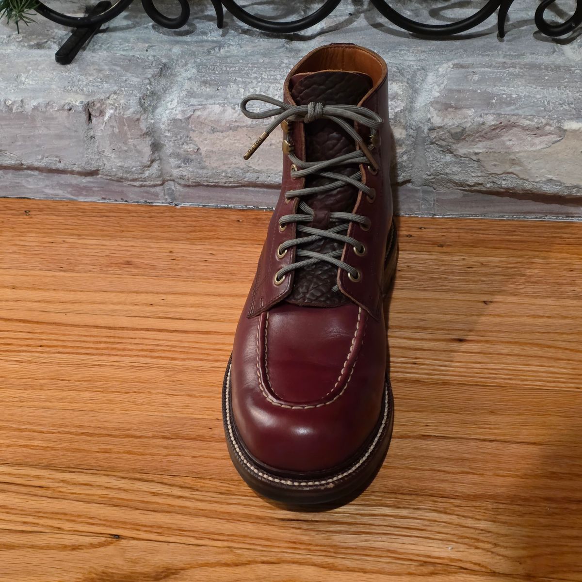 Photo by kananaios on December 30, 2025 of the Grant Stone Brass Boot in Horween Color 8 Chromexcel.