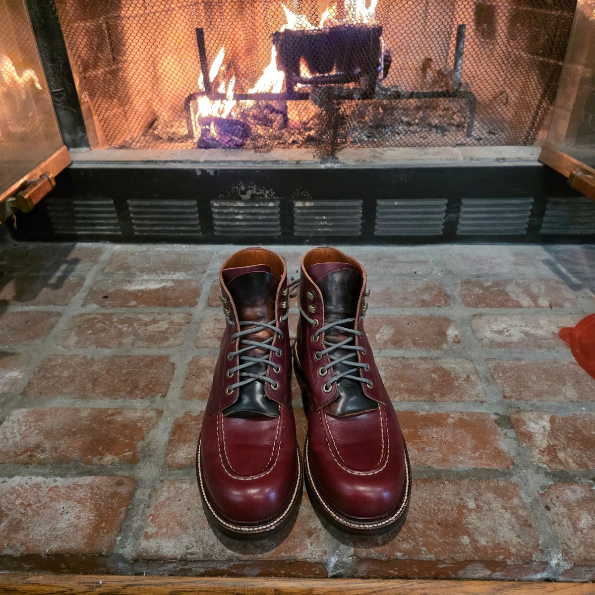 Photo by kananaios on December 31, 2025 of the Grant Stone Brass Boot in Horween Color 8 Chromexcel.