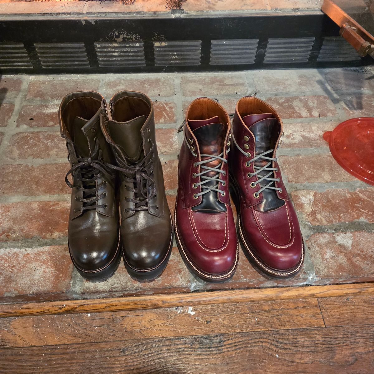 Photo by kananaios on December 31, 2025 of the Grant Stone Brass Boot in Horween Color 8 Chromexcel.