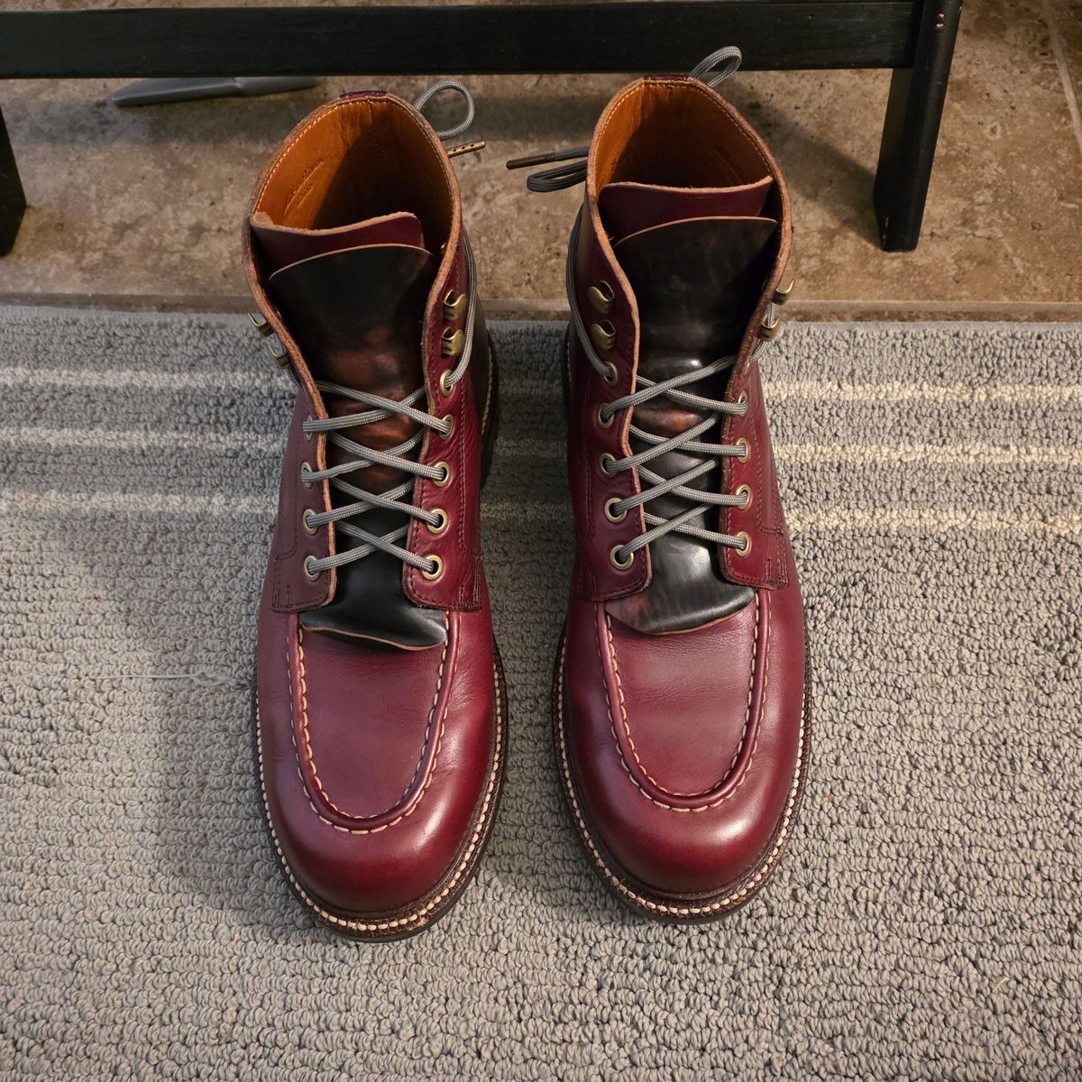 Photo by kananaios on December 31, 2025 of the Grant Stone Brass Boot in Horween Color 8 Chromexcel.