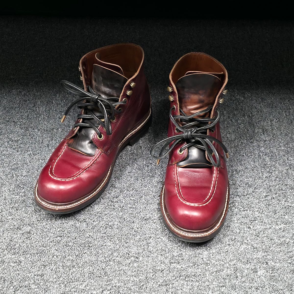 Photo by kananaios on May 14, 2026 of the Grant Stone Brass Boot in Horween Color 8 Chromexcel.