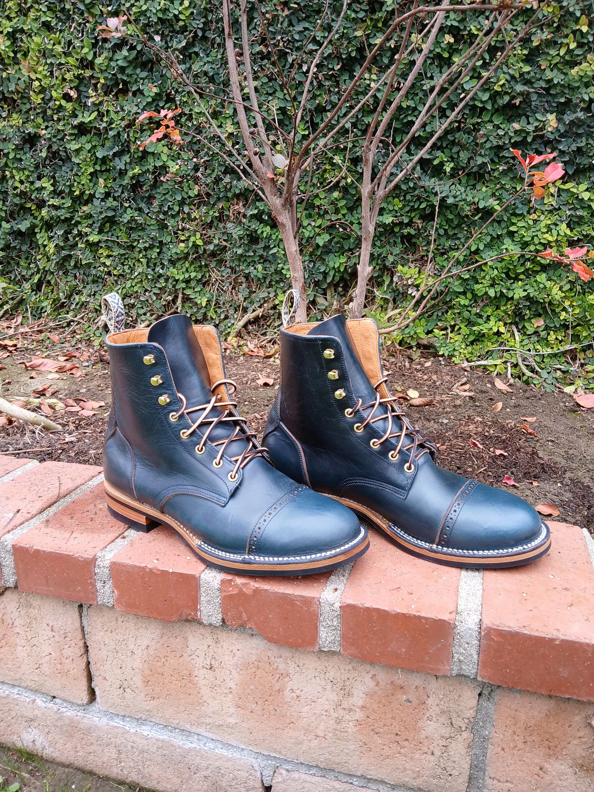 Photo by kananaios on December 27, 2024 of the Unmarked DB Hunter Cap Toe in Horween Navy Chromexcel.