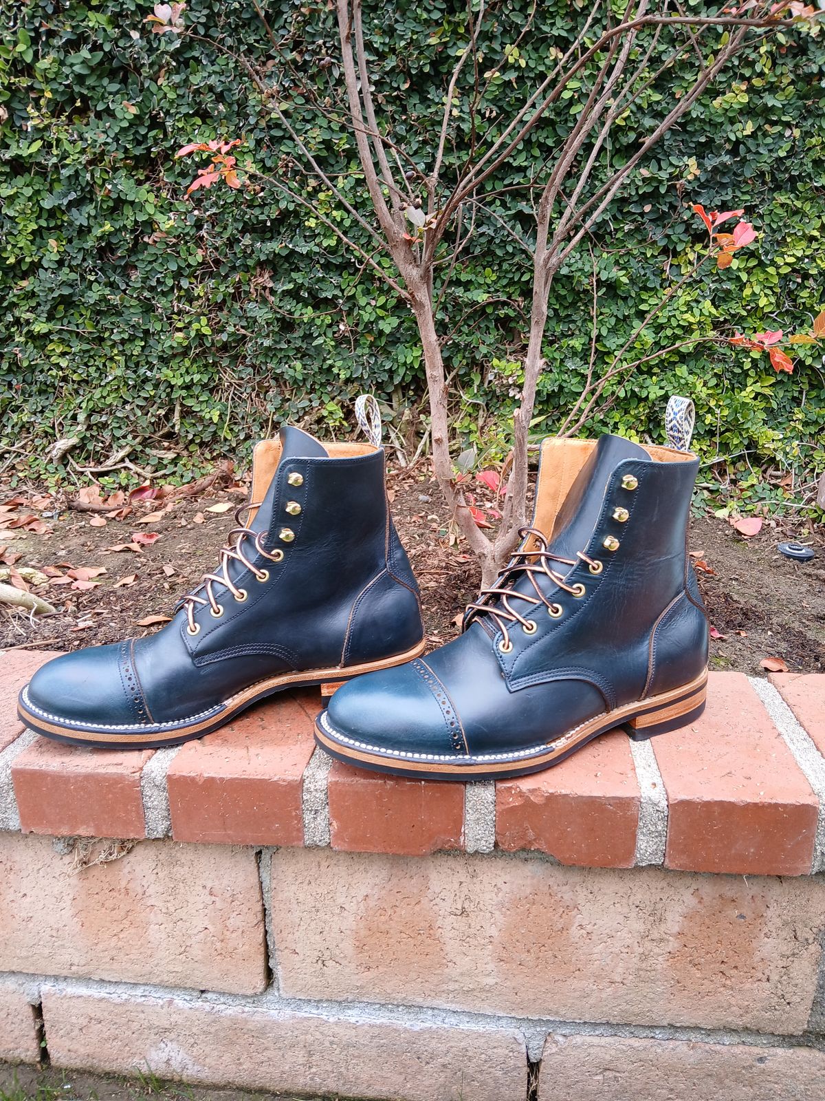 Photo by kananaios on December 27, 2024 of the Unmarked DB Hunter Cap Toe in Horween Navy Chromexcel.