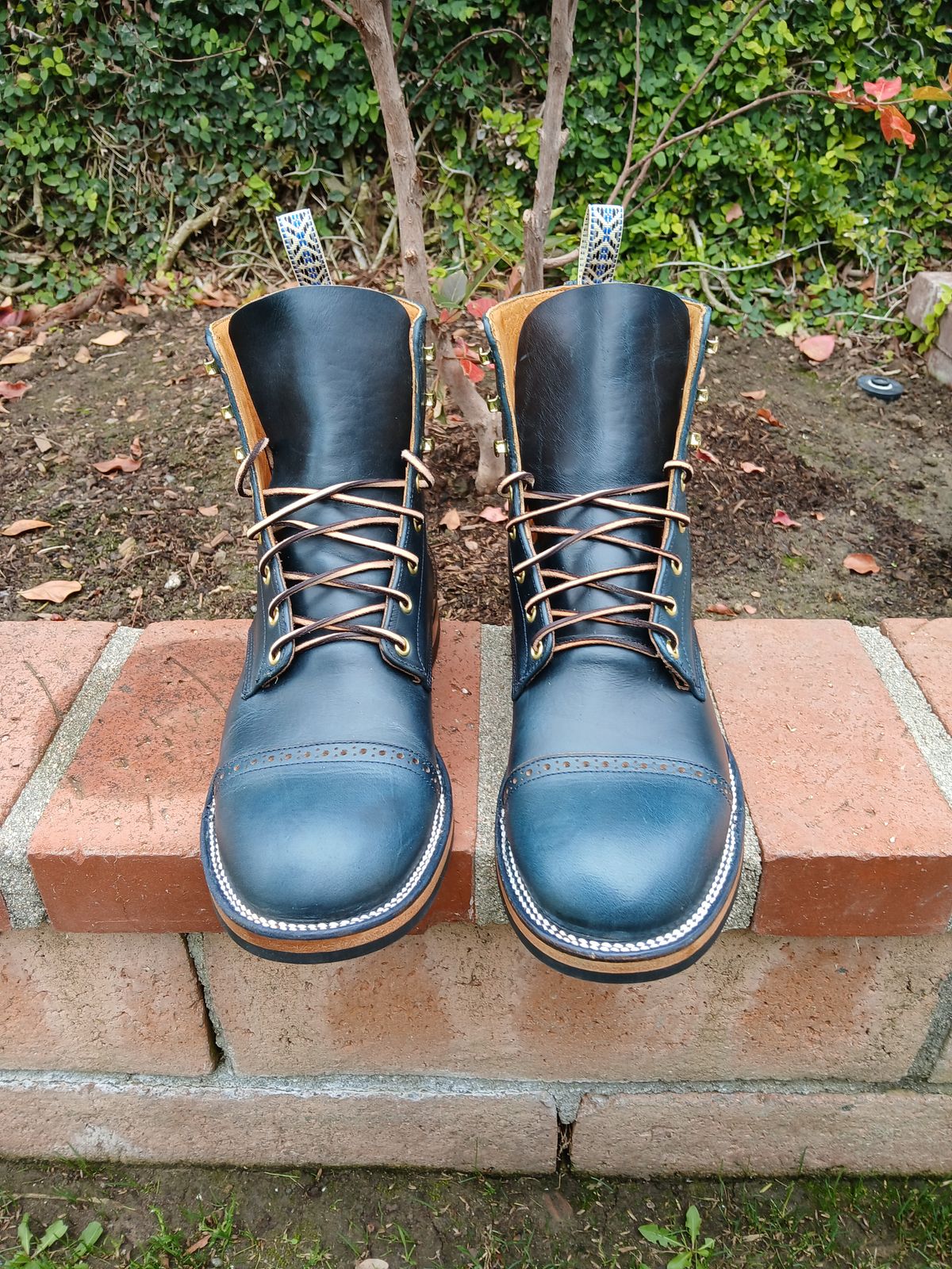 Photo by kananaios on December 27, 2024 of the Unmarked DB Hunter Cap Toe in Horween Navy Chromexcel.
