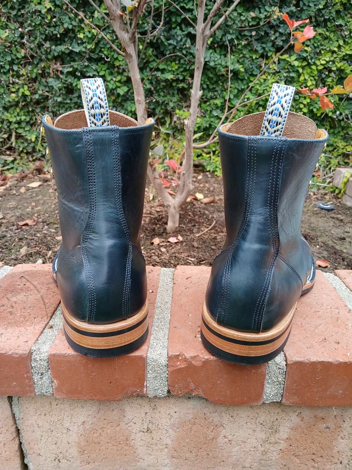 Photo by kananaios on December 27, 2024 of the Unmarked DB Hunter Cap Toe in Horween Navy Chromexcel.