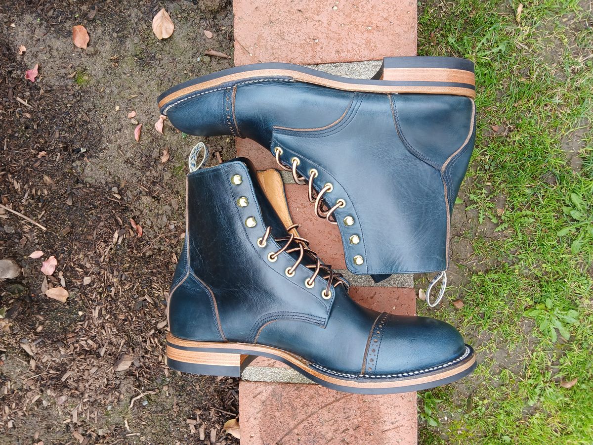 Photo by kananaios on December 27, 2024 of the Unmarked DB Hunter Cap Toe in Horween Navy Chromexcel.