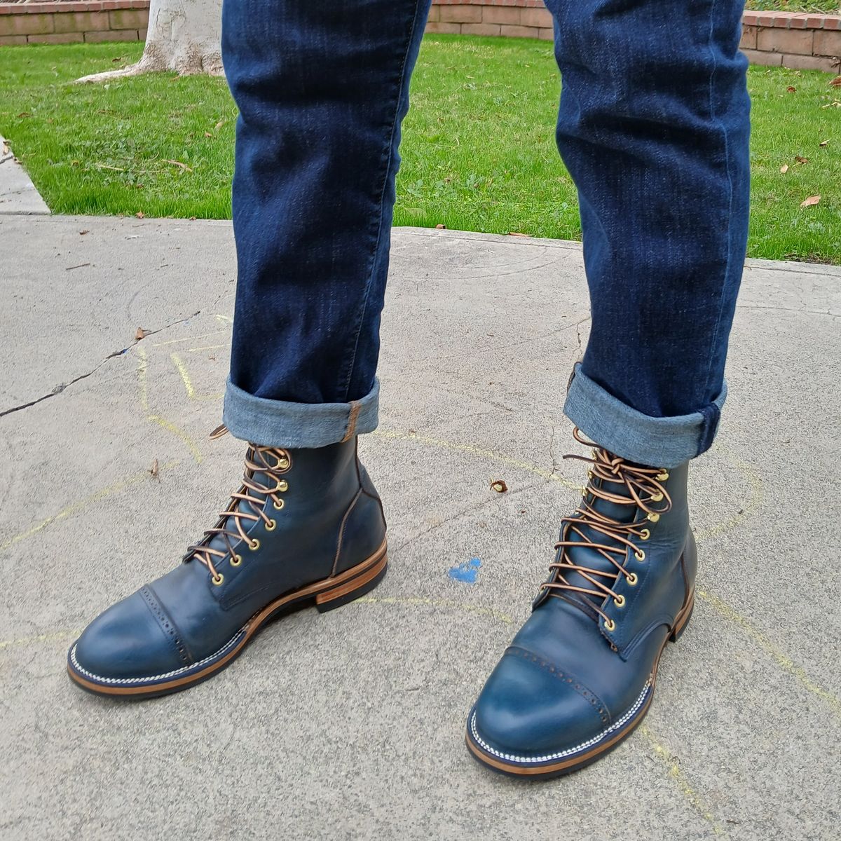 Photo by kananaios on December 27, 2024 of the Unmarked DB Hunter Cap Toe in Horween Navy Chromexcel.