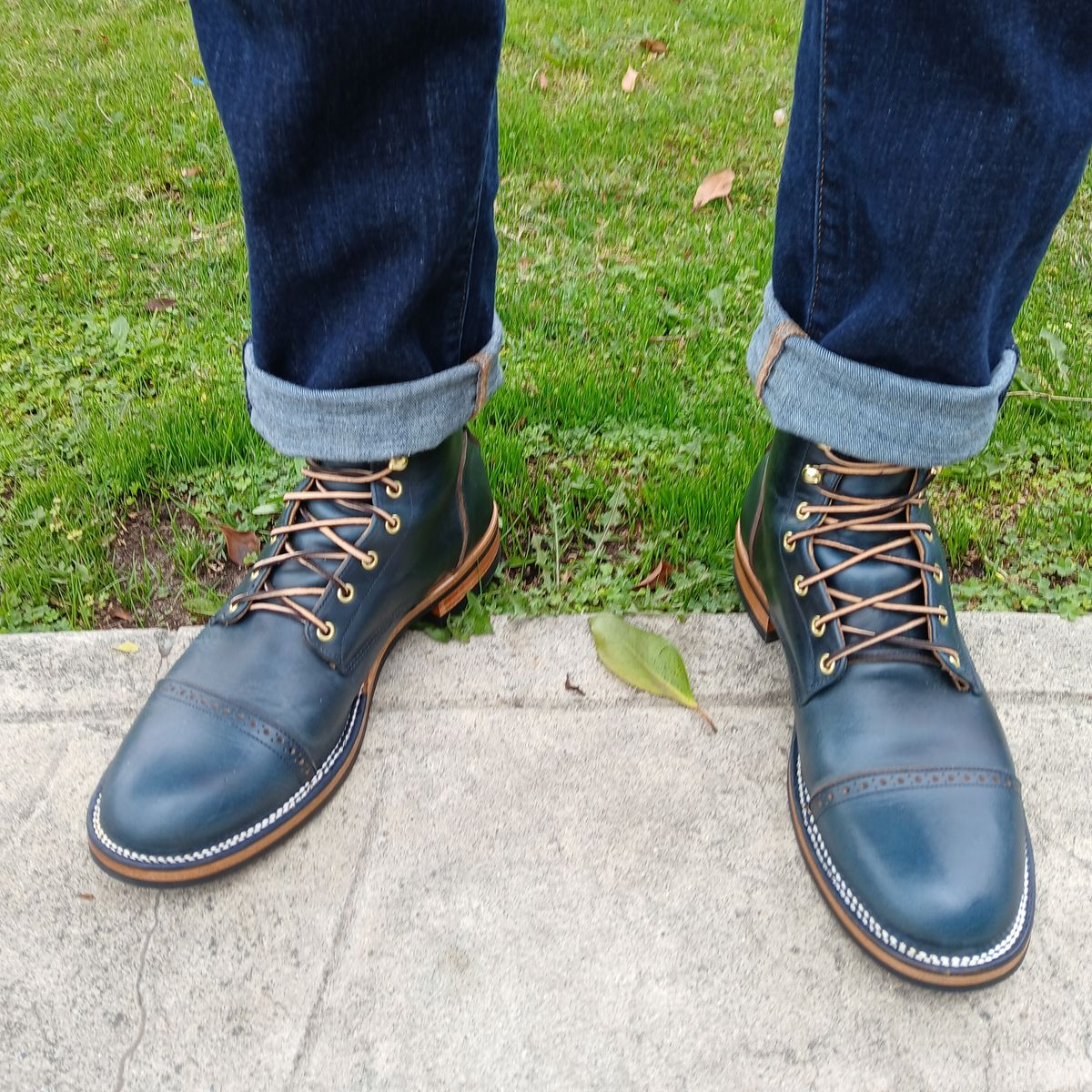 Photo by kananaios on December 27, 2024 of the Unmarked DB Hunter Cap Toe in Horween Navy Chromexcel.