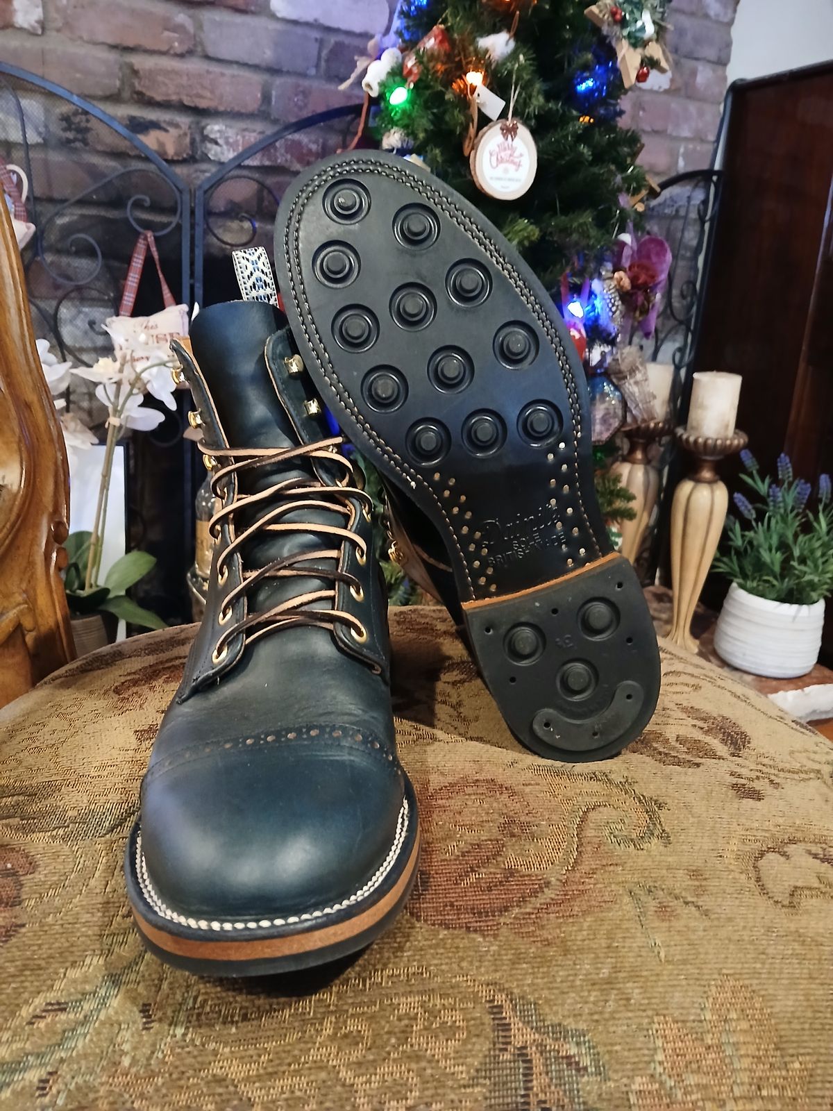 Photo by kananaios on December 28, 2024 of the Unmarked DB Hunter Cap Toe in Horween Navy Chromexcel.