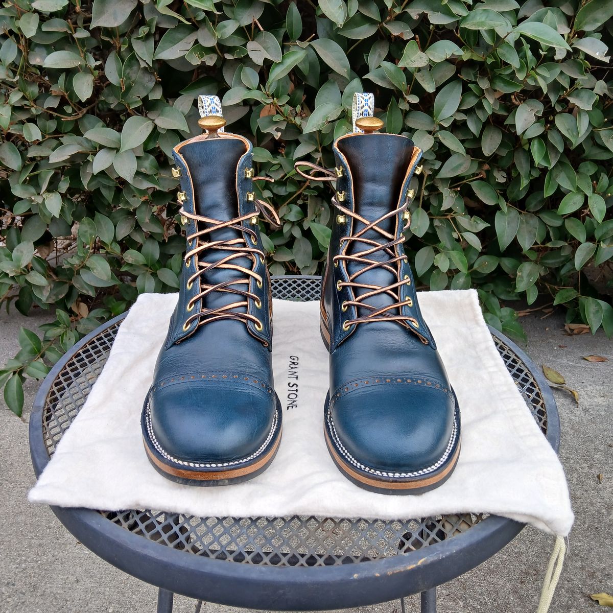 Photo by kananaios on December 30, 2024 of the Unmarked DB Hunter Cap Toe in Horween Navy Chromexcel.