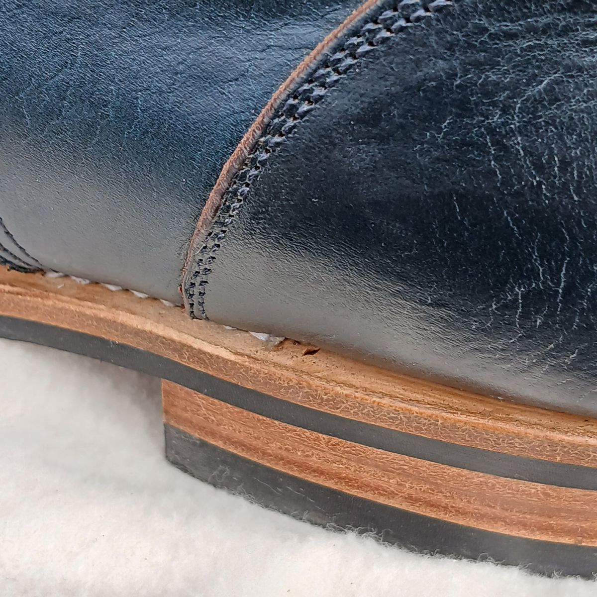 Photo by kananaios on December 30, 2024 of the Unmarked DB Hunter Cap Toe in Horween Navy Chromexcel.