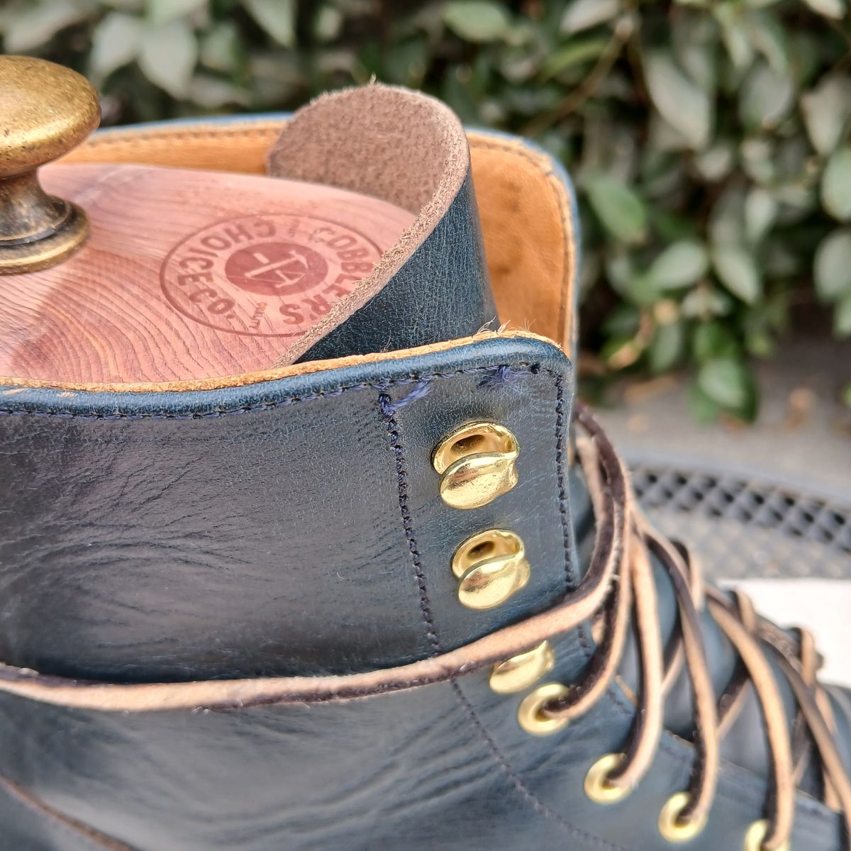 Photo by kananaios on December 30, 2024 of the Unmarked DB Hunter Cap Toe in Horween Navy Chromexcel.