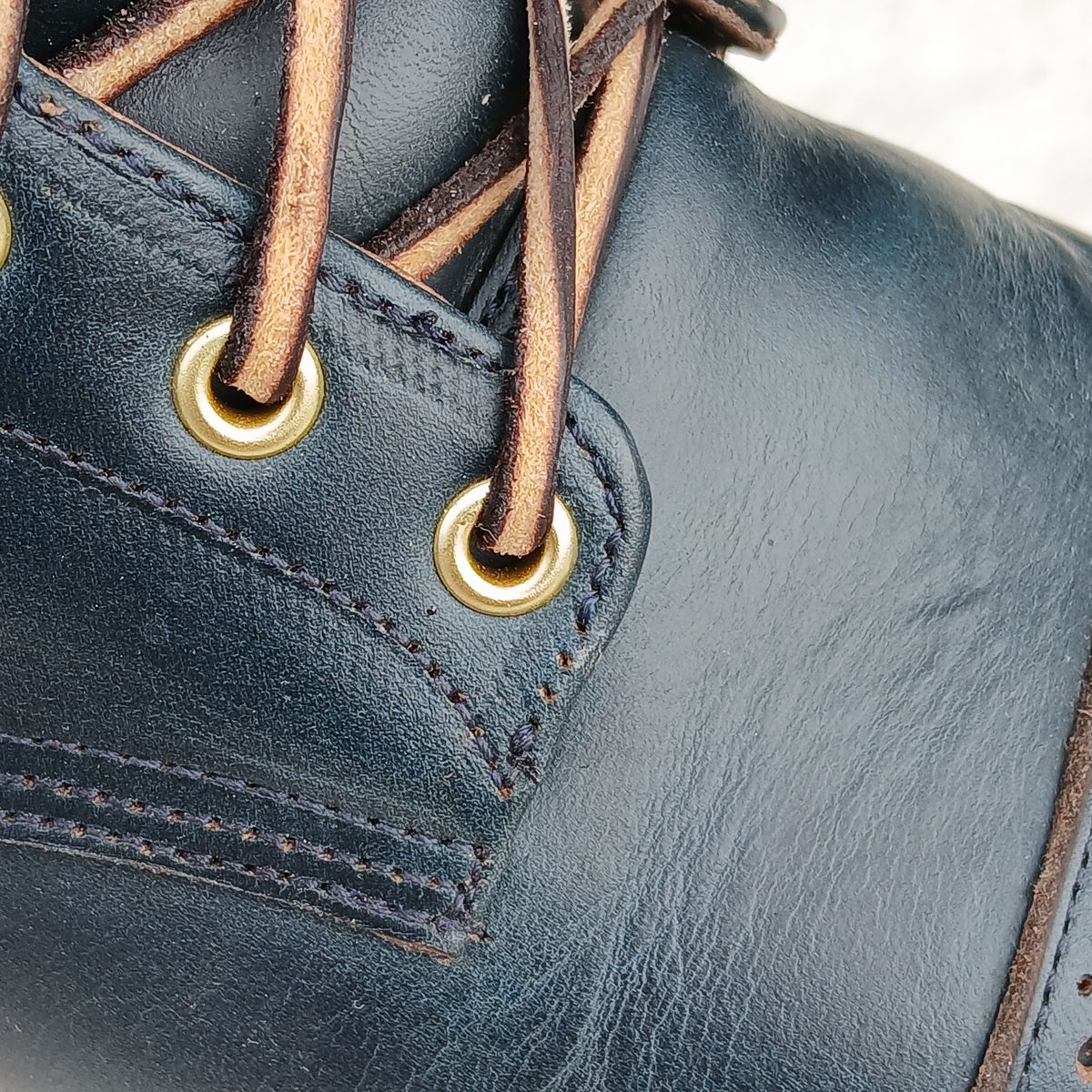Photo by kananaios on December 30, 2024 of the Unmarked DB Hunter Cap Toe in Horween Navy Chromexcel.