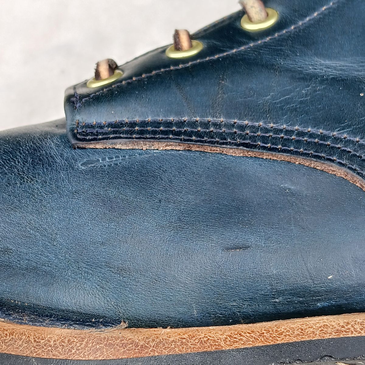Photo by kananaios on December 30, 2024 of the Unmarked DB Hunter Cap Toe in Horween Navy Chromexcel.