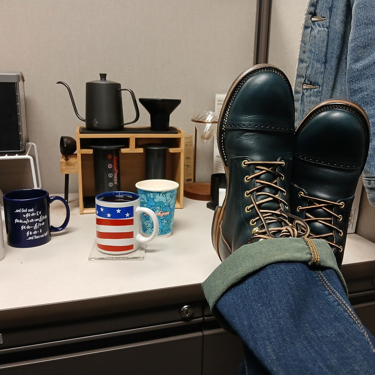 Photo by kananaios on January 6, 2025 of the Unmarked DB Hunter Cap Toe in Horween Navy Chromexcel.