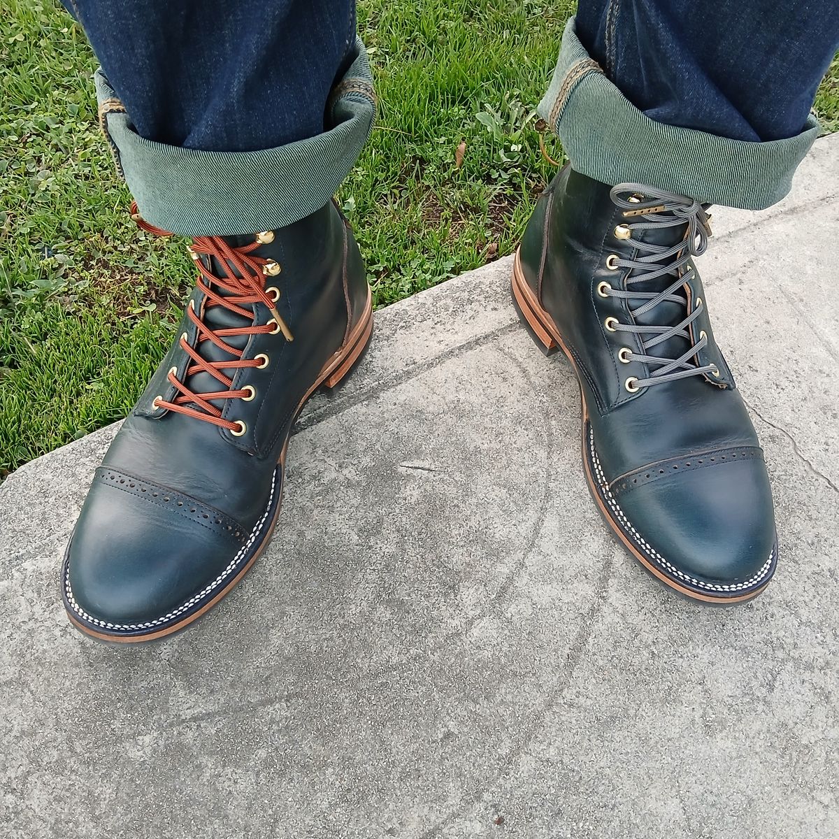 Photo by kananaios on January 12, 2025 of the Unmarked DB Hunter Cap Toe in Horween Navy Chromexcel.