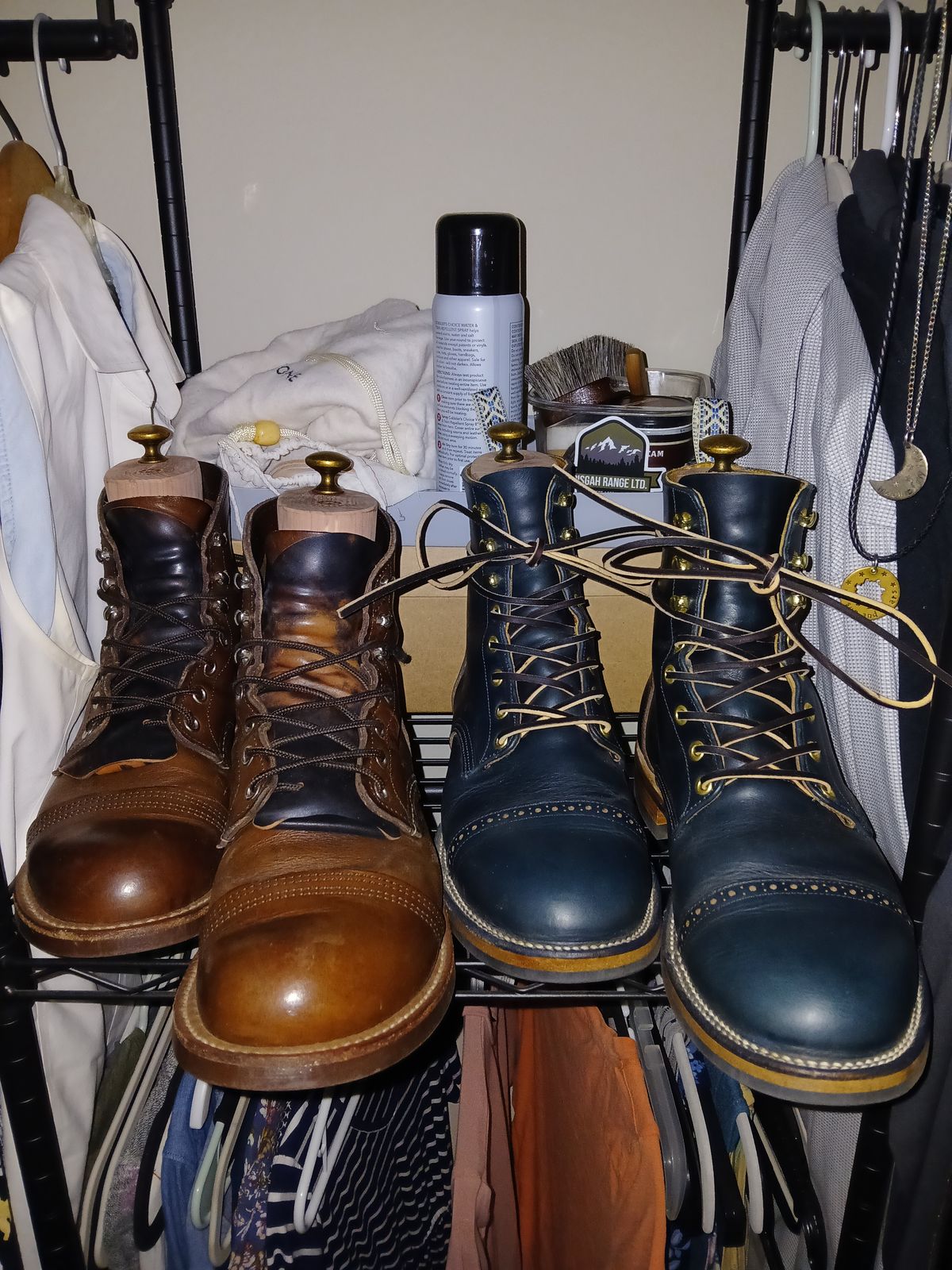 Photo by kananaios on January 17, 2025 of the Unmarked DB Hunter Cap Toe in Horween Navy Chromexcel.