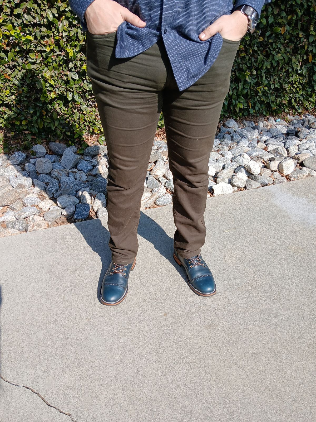 Photo by kananaios on February 1, 2025 of the Unmarked DB Hunter Cap Toe in Horween Navy Chromexcel.