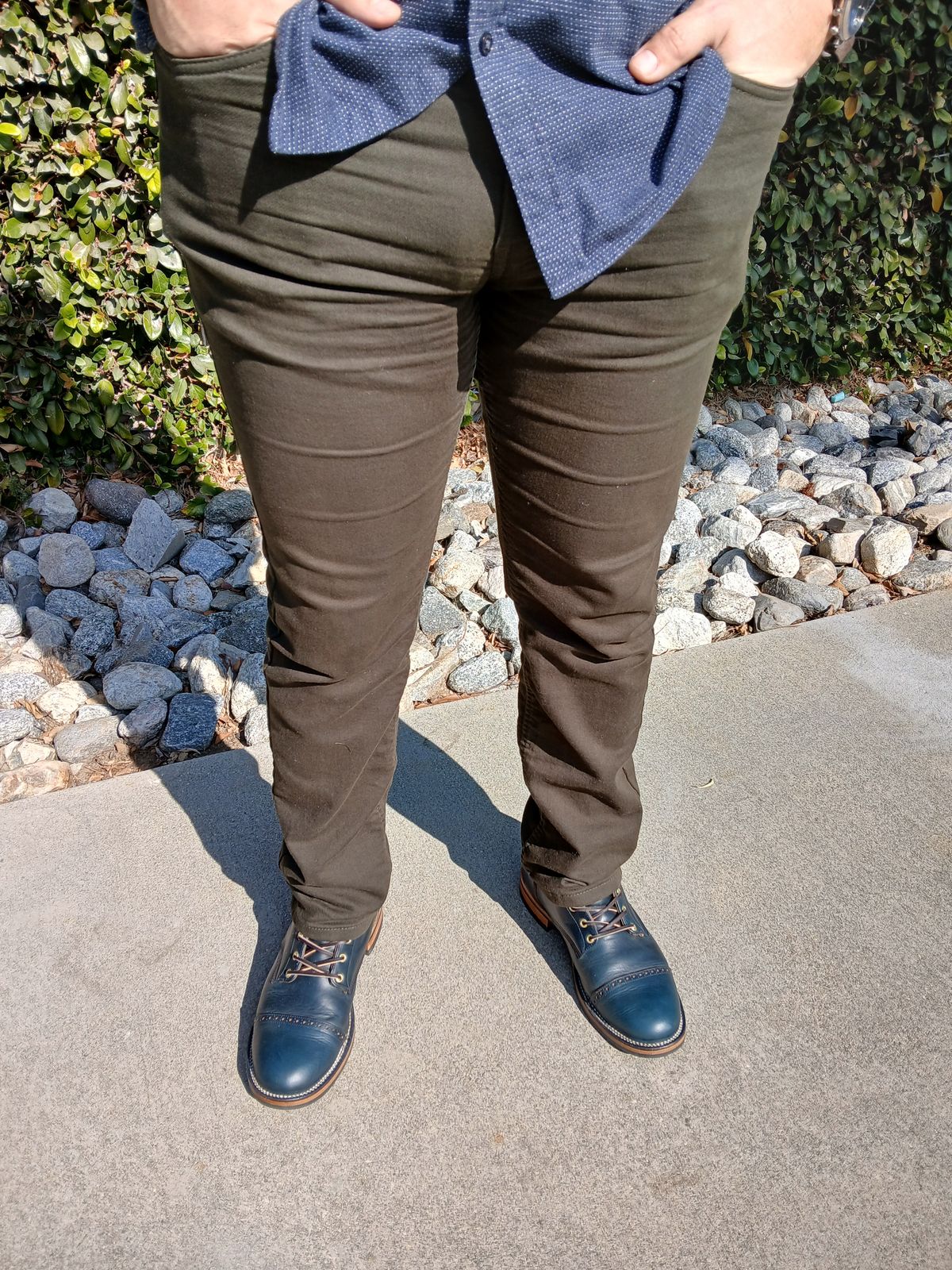 Photo by kananaios on February 1, 2025 of the Unmarked DB Hunter Cap Toe in Horween Navy Chromexcel.