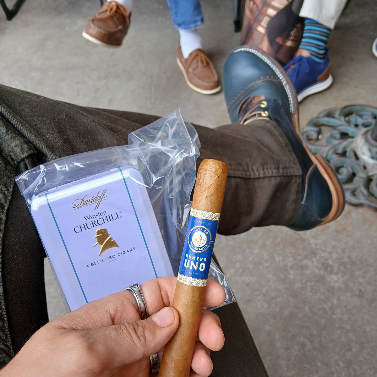 Photo by kananaios on April 18, 2025 of the Unmarked DB Hunter Cap Toe in Horween Navy Chromexcel.