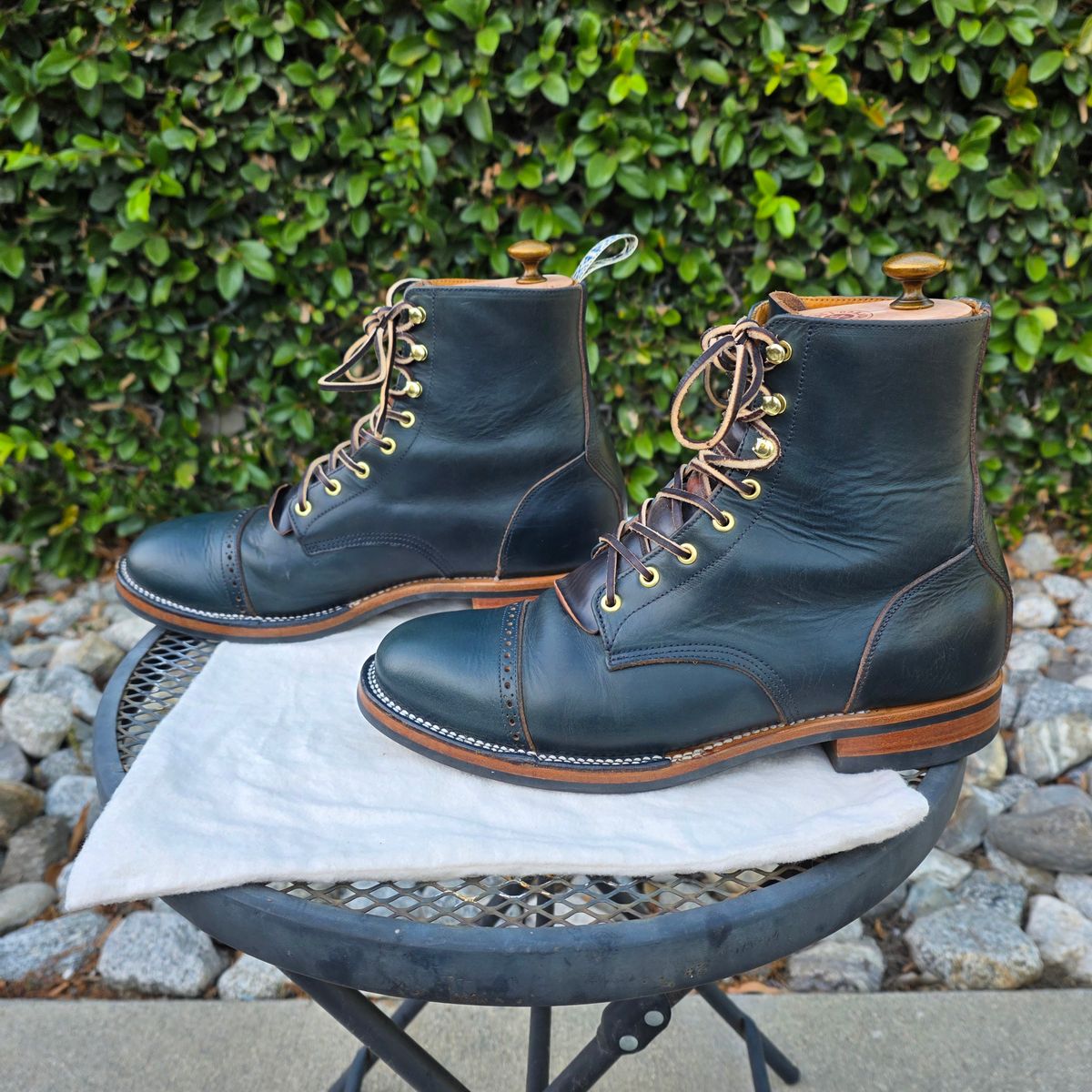 Photo by kananaios on October 4, 2025 of the Unmarked DB Hunter Cap Toe in Horween Navy Chromexcel.