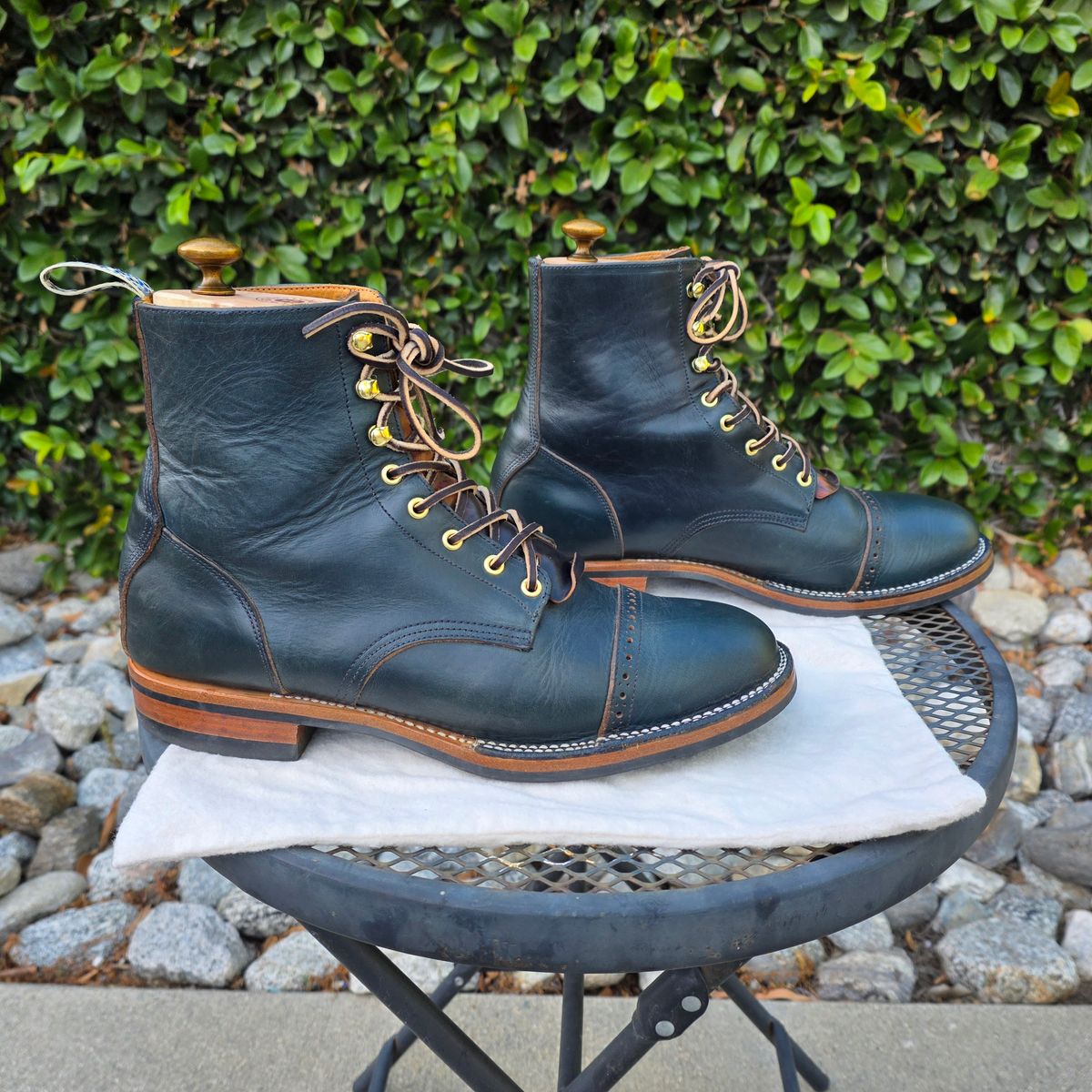 Photo by kananaios on October 4, 2025 of the Unmarked DB Hunter Cap Toe in Horween Navy Chromexcel.