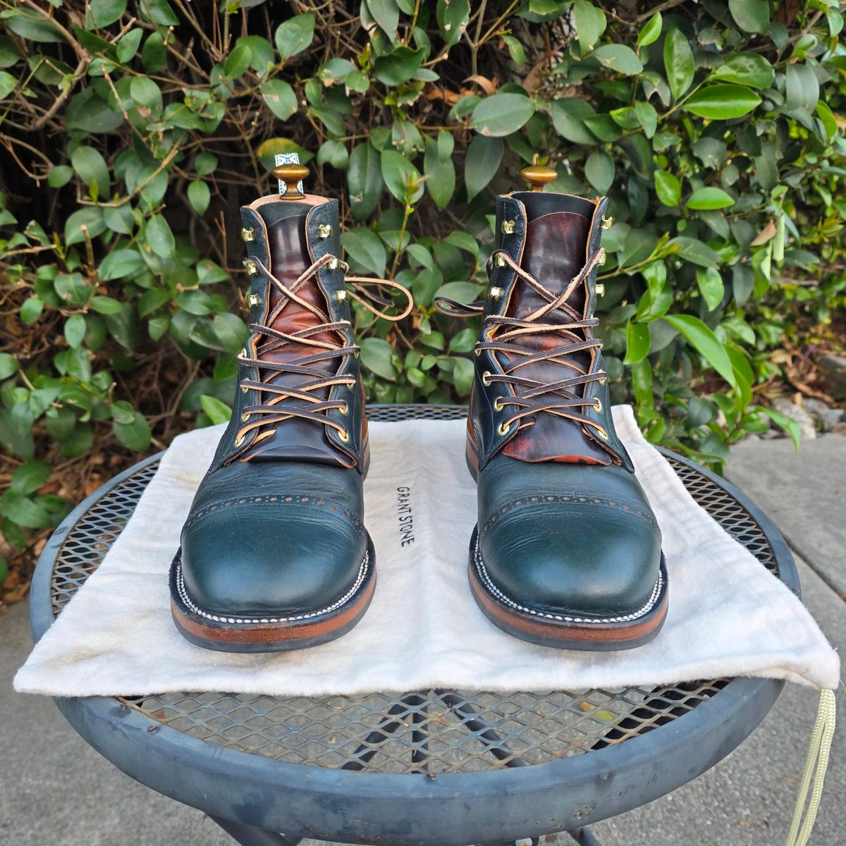 Photo by kananaios on November 2, 2025 of the Unmarked DB Hunter Cap Toe in Horween Navy Chromexcel.