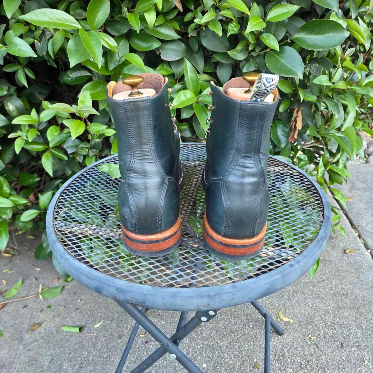 Photo by kananaios on December 5, 2025 of the Unmarked DB Hunter Cap Toe in Horween Navy Chromexcel.