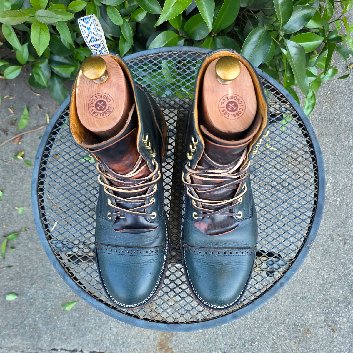 Photo by kananaios on December 5, 2025 of the Unmarked DB Hunter Cap Toe in Horween Navy Chromexcel.