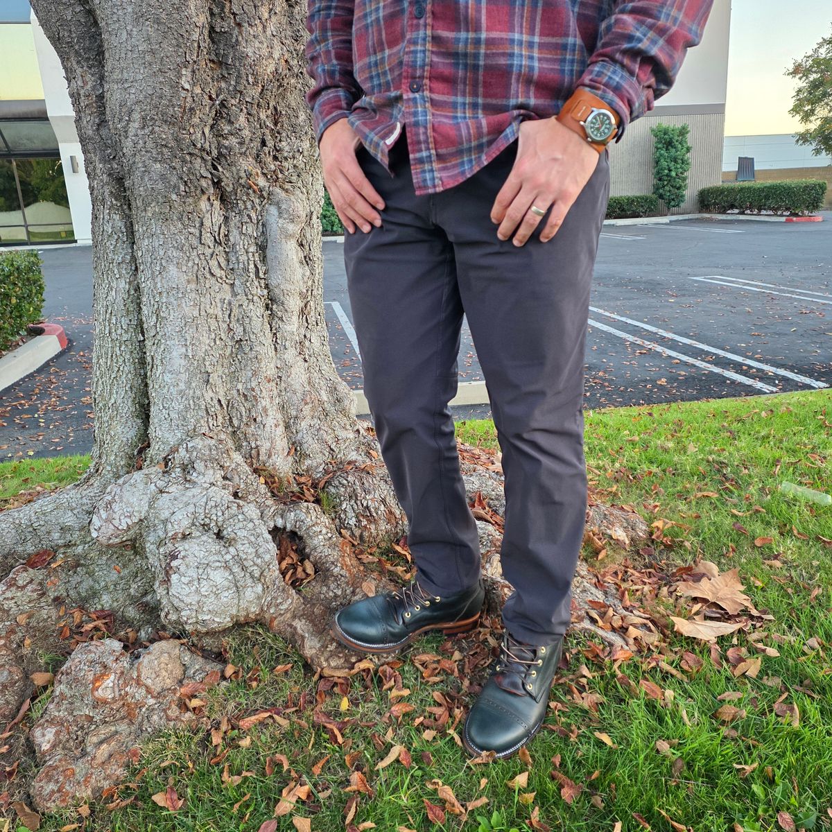 Photo by kananaios on December 11, 2025 of the Unmarked DB Hunter Cap Toe in Horween Navy Chromexcel.