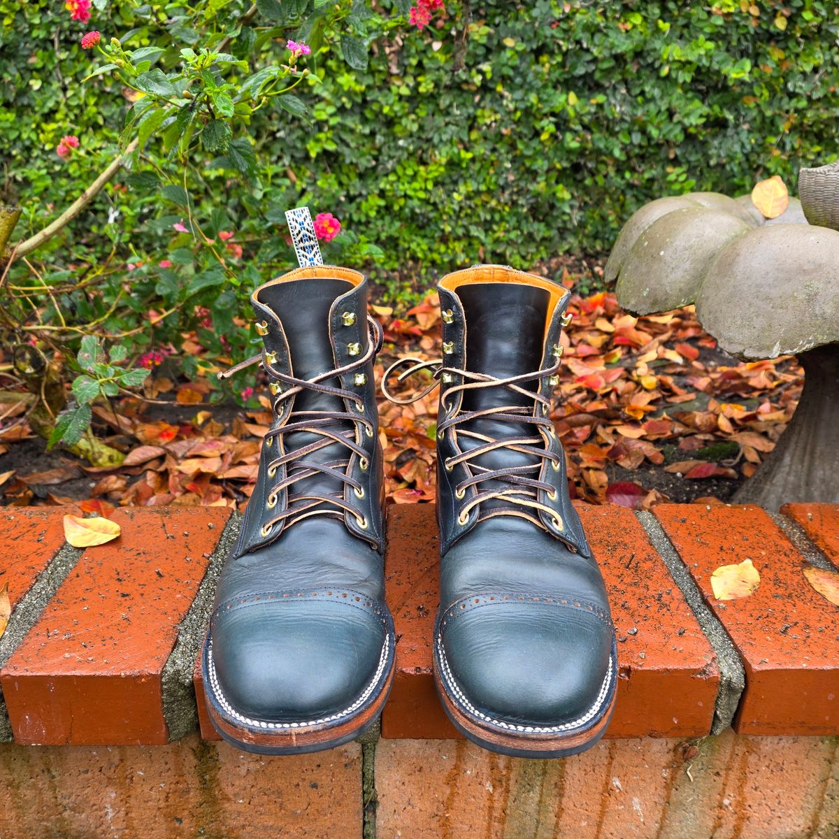 Photo by kananaios on January 4, 2026 of the Unmarked DB Hunter Cap Toe in Horween Navy Chromexcel.