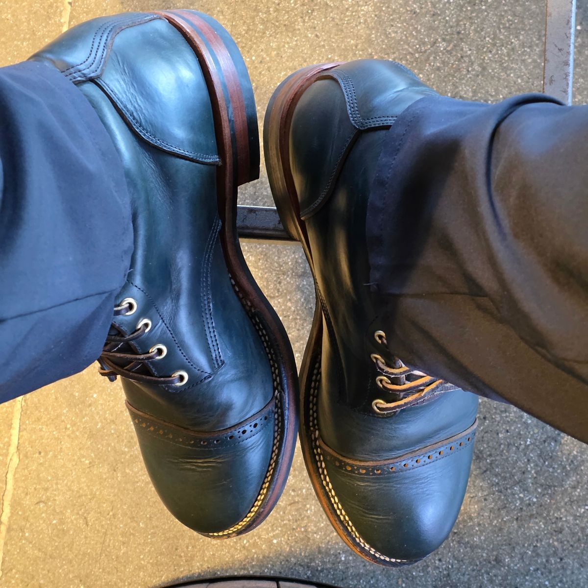 Photo by kananaios on January 30, 2026 of the Unmarked DB Hunter Cap Toe in Horween Navy Chromexcel.