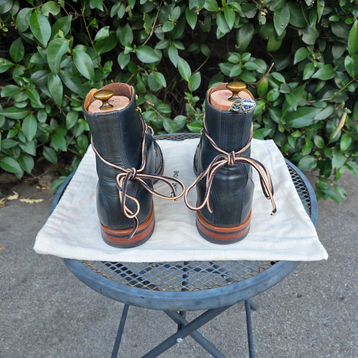 Photo by kananaios on February 2, 2026 of the Unmarked DB Hunter Cap Toe in Horween Navy Chromexcel.