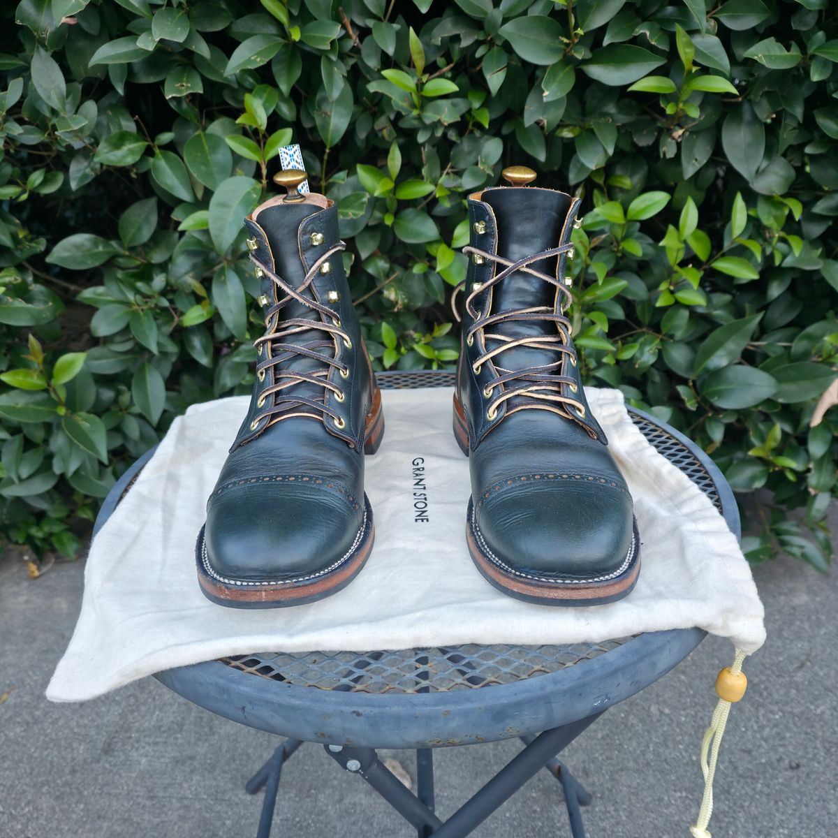 Photo by kananaios on March 4, 2026 of the Unmarked DB Hunter Cap Toe in Horween Navy Chromexcel.