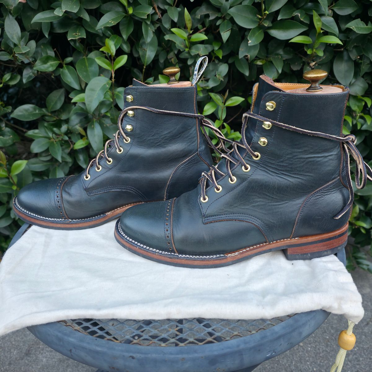 Photo by kananaios on March 4, 2026 of the Unmarked DB Hunter Cap Toe in Horween Navy Chromexcel.