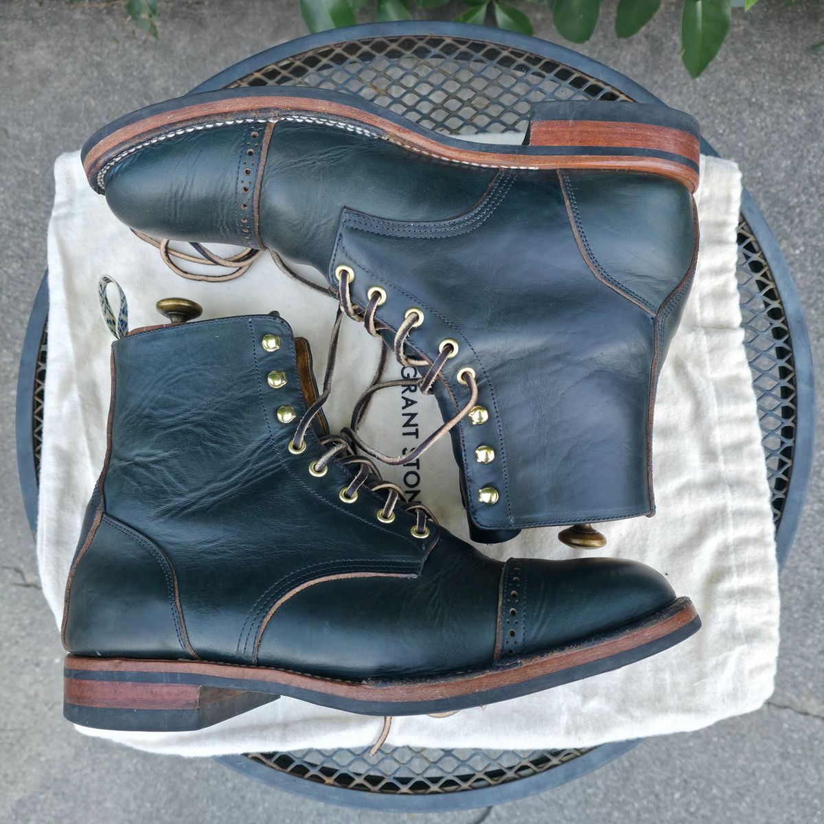 Photo by kananaios on March 4, 2026 of the Unmarked DB Hunter Cap Toe in Horween Navy Chromexcel.