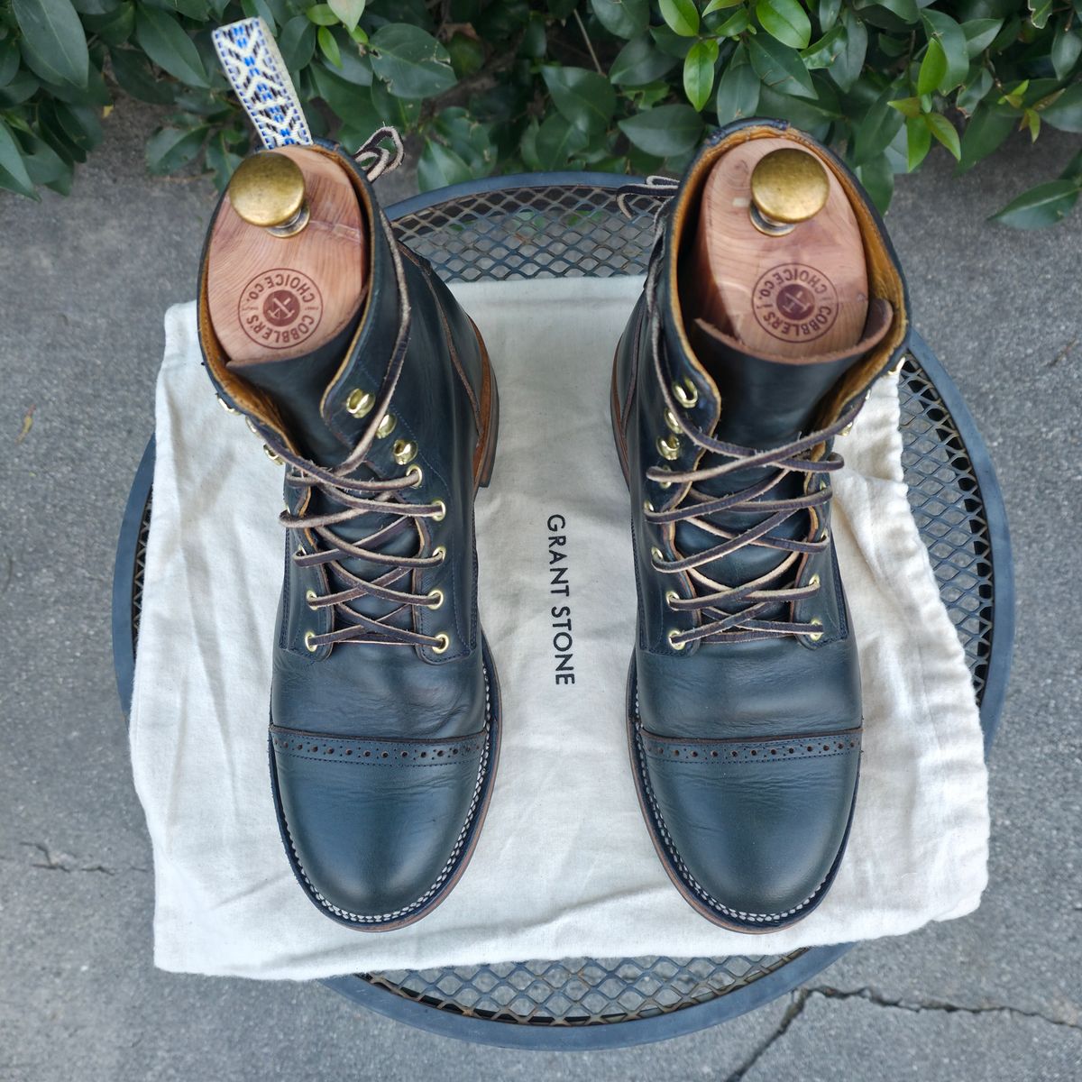 Photo by kananaios on March 4, 2026 of the Unmarked DB Hunter Cap Toe in Horween Navy Chromexcel.