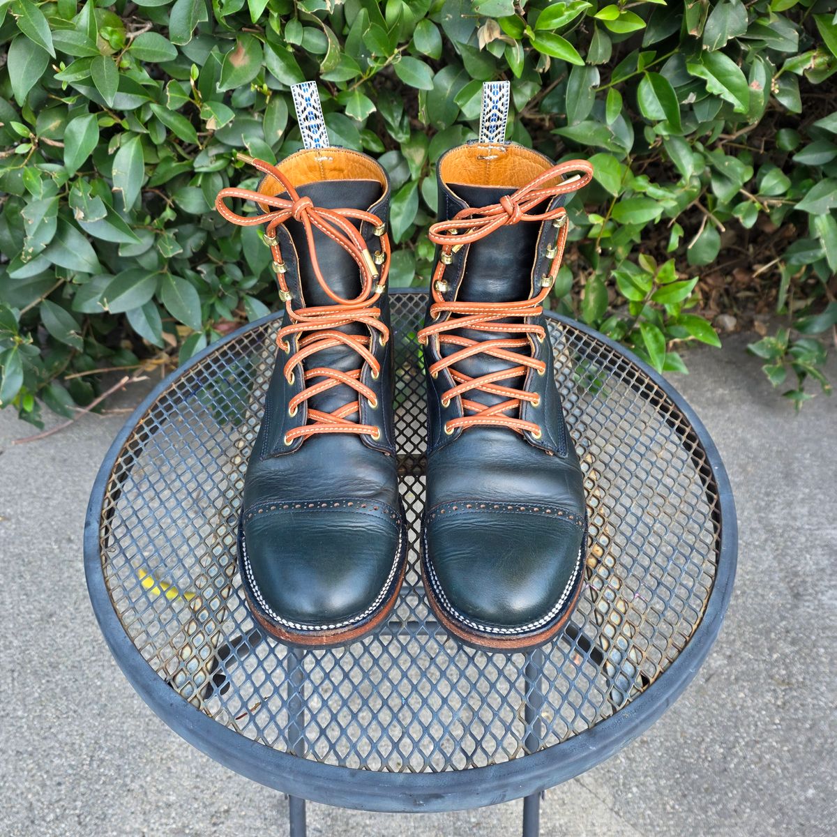 Photo by kananaios on March 24, 2026 of the Unmarked DB Hunter Cap Toe in Horween Navy Chromexcel.