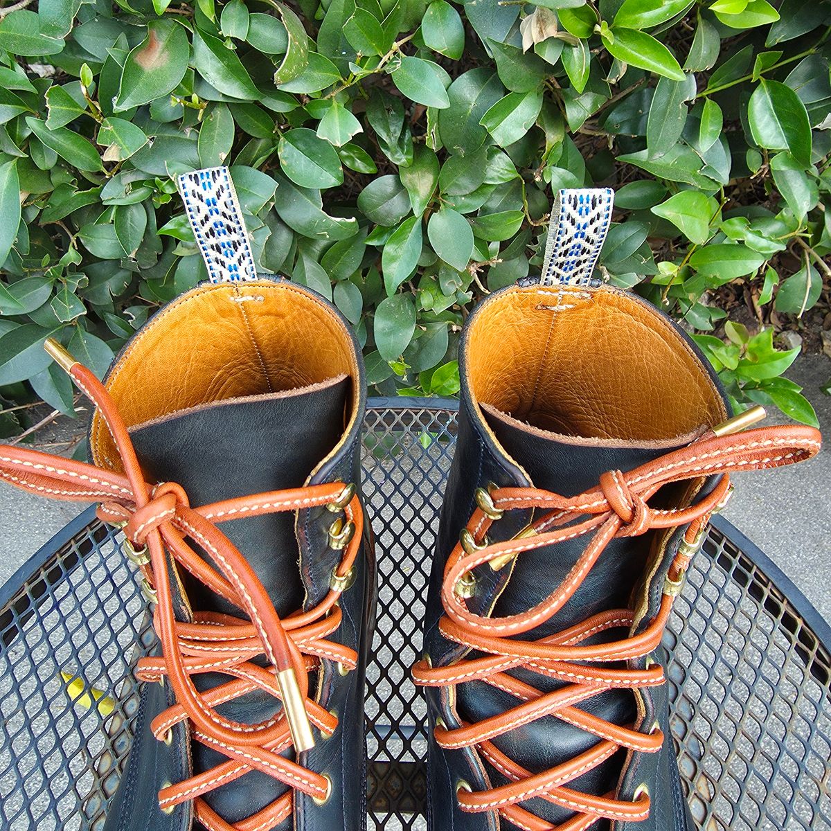Photo by kananaios on March 24, 2026 of the Unmarked DB Hunter Cap Toe in Horween Navy Chromexcel.
