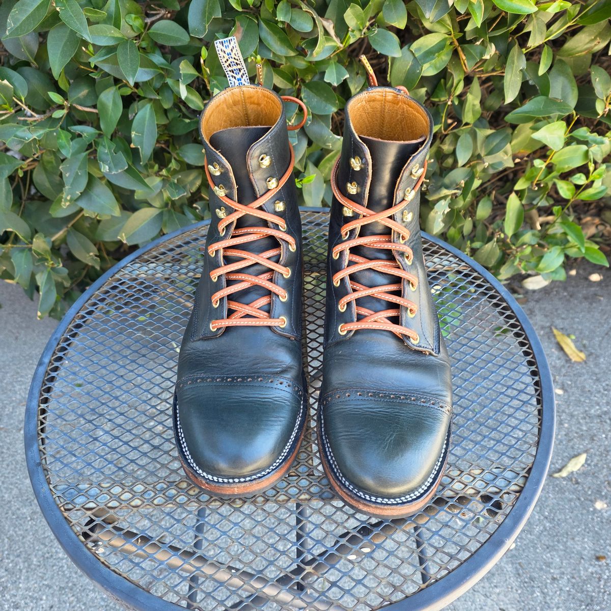 Photo by kananaios on March 19, 2026 of the Unmarked DB Hunter Cap Toe in Horween Navy Chromexcel.