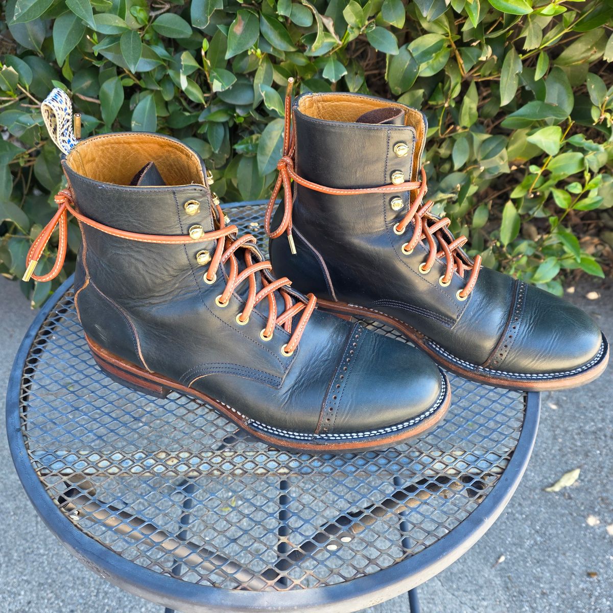 Photo by kananaios on March 19, 2026 of the Unmarked DB Hunter Cap Toe in Horween Navy Chromexcel.