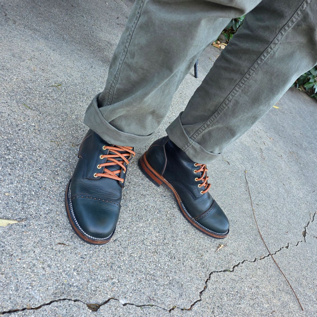 Photo by kananaios on March 20, 2026 of the Unmarked DB Hunter Cap Toe in Horween Navy Chromexcel.